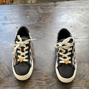 Karl Lagerfeld sneakers, size 6 in women’s